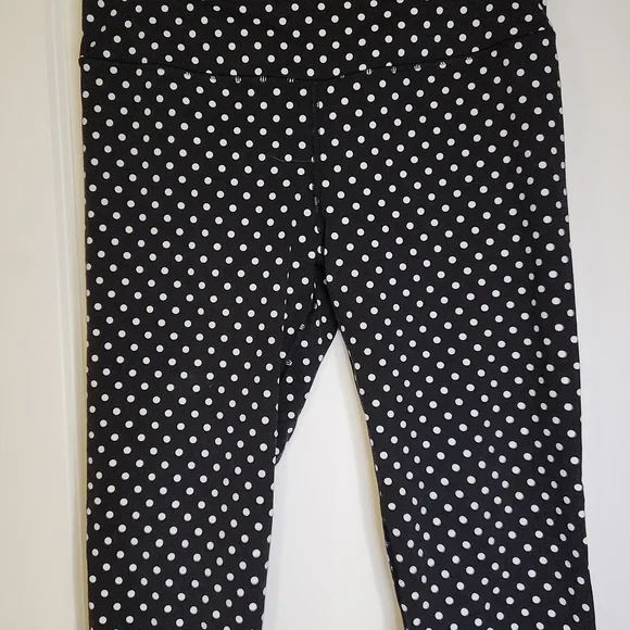 Victoria's Secret Black and White Polka Dot Leggings - Picture 1 of 3